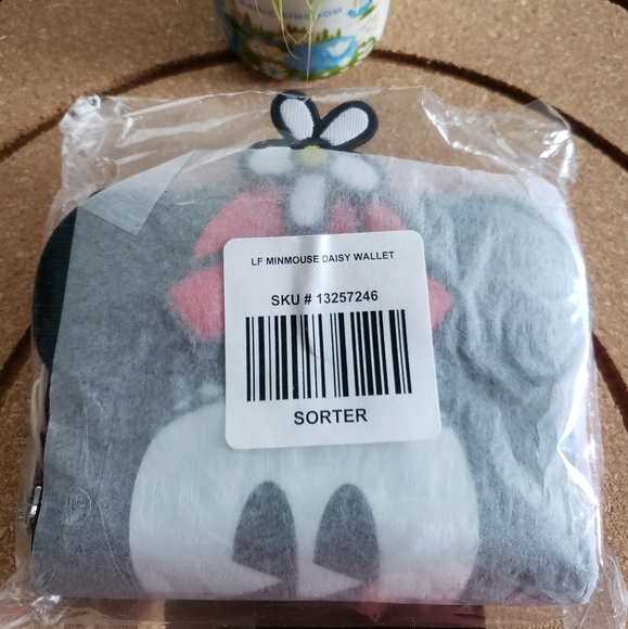 Loungefly Minnie Mouse Polka Dot Wallet - Picture 4 of 7